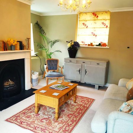 Historic, Traditional & Spacious Wiltshire Cottage 쉬루톤 외부 사진