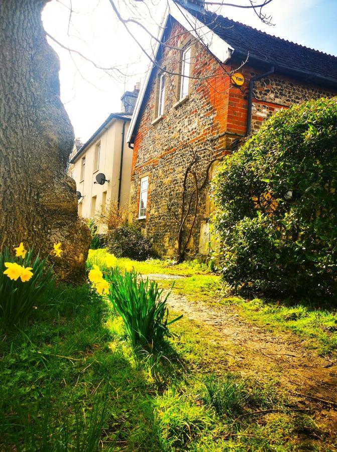 Historic, Traditional & Spacious Wiltshire Cottage 쉬루톤 외부 사진